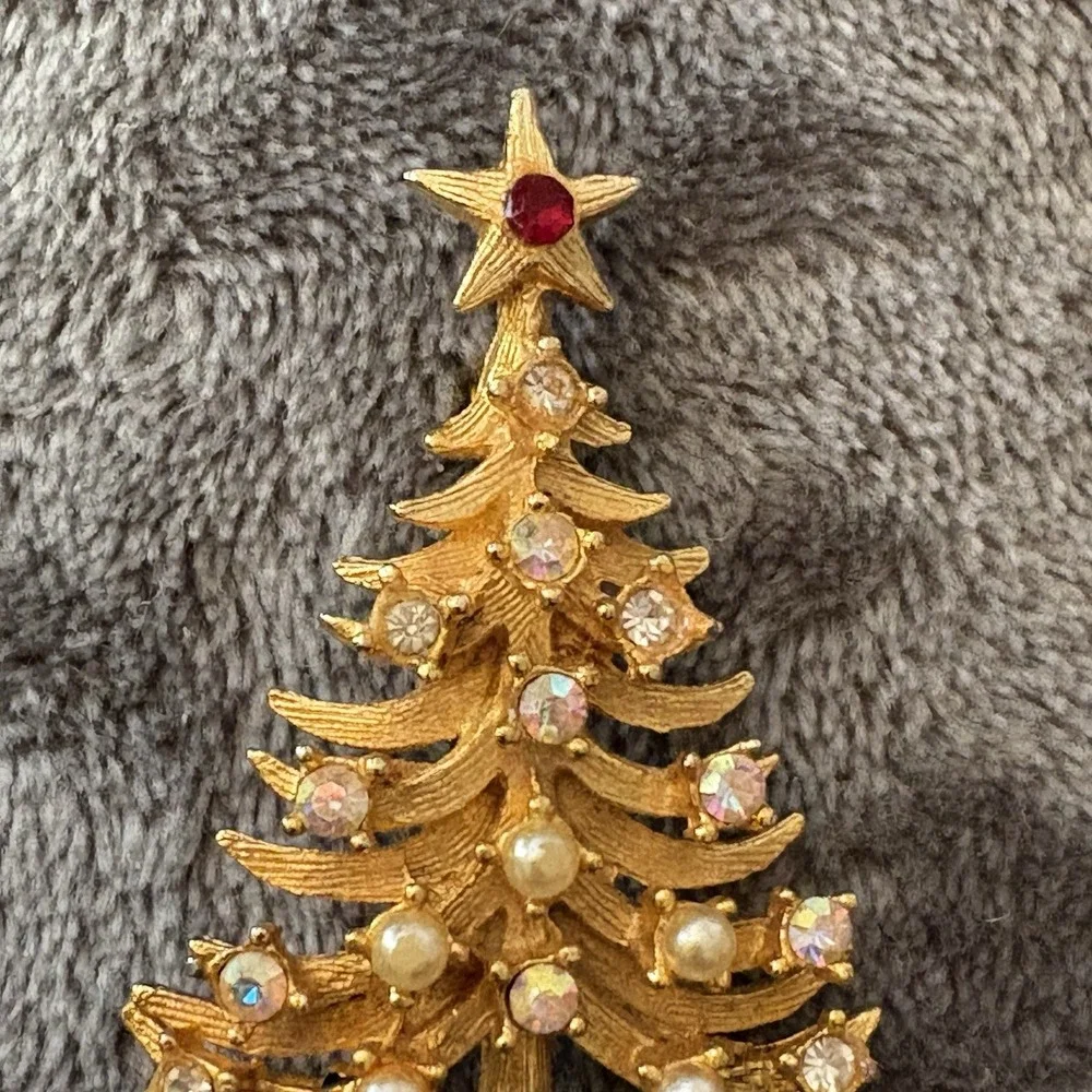 VTG MCM MYLU‎ Christmas Tree Brooch Gold Tone Rhinestone Pearl 2" Holiday Pin - Picture 10 of 10